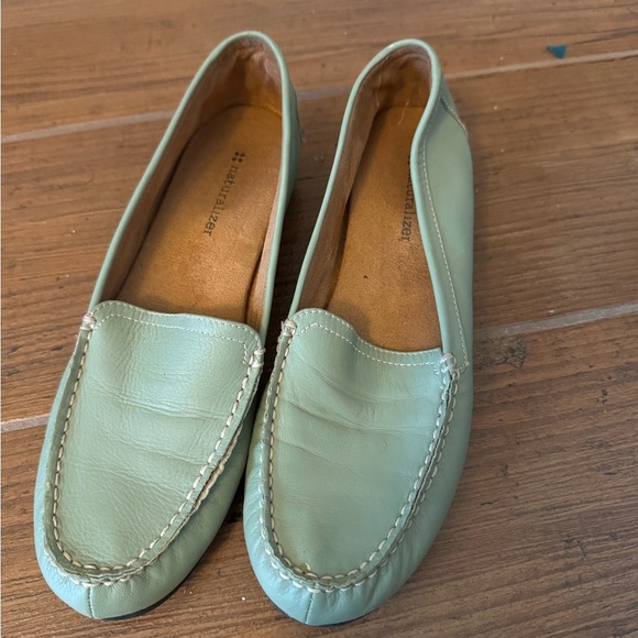 Vintage Naturalizer Mint Green Leather Loafers - Size 8N - Picture 1 of 6